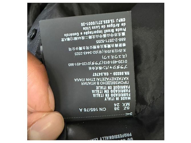 Mini vestido de botões Prada em couro preto - vista 10