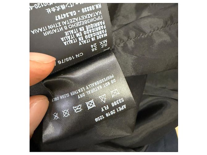 Mini vestido de botões Prada em couro preto - vista 11