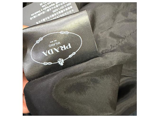 Mini vestido de botões Prada em couro preto - vista 12