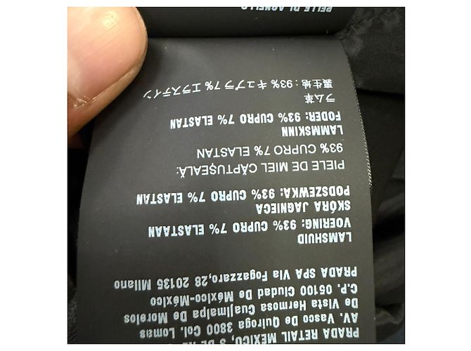 Mini vestido de botões Prada em couro preto - vista 9