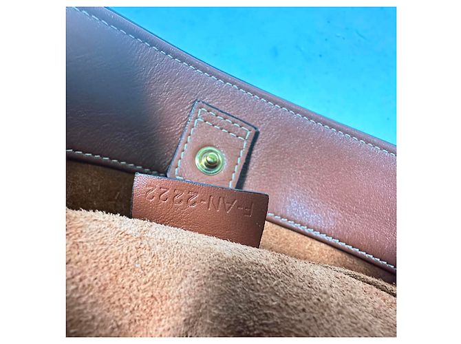 Céline Borsa a secchiello Celine Small Cuir Triomphe in pelle marrone - vista 11