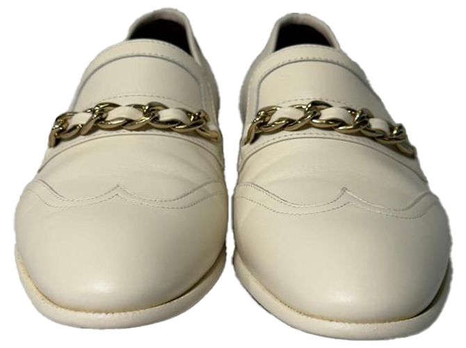 Timeless Mocassini Wingtip Chanel con accento a catena in pelle bianca Bianco Crudo - vista 2