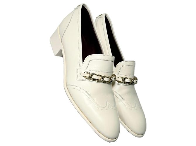 Timeless Mocassini Wingtip Chanel con accento a catena in pelle bianca Bianco Crudo - vista 5