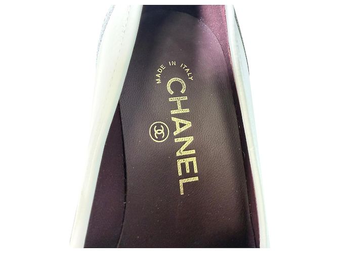 Timeless Mocassini Wingtip Chanel con accento a catena in pelle bianca Bianco Crudo - vista 6