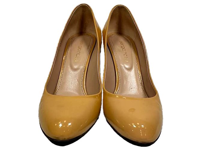 Décolleté Sergio Rossi in vernice beige Giallo Cammello - vista 3