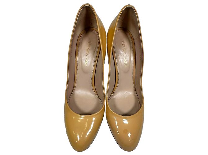 Décolleté Sergio Rossi in vernice beige Giallo Cammello - vista 6