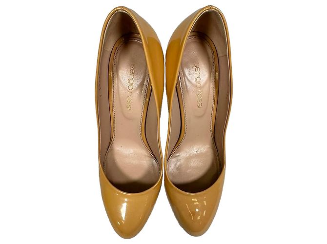 Décolleté Sergio Rossi in vernice beige Giallo Cammello - vista 7