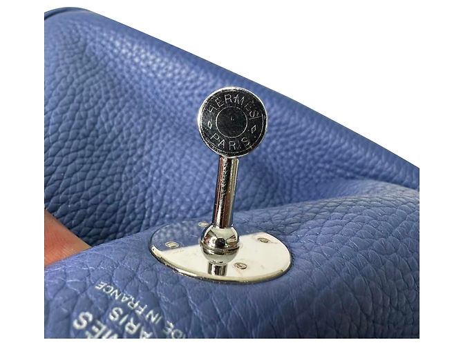Borsa a tracolla Hermès Lindy 26 in pelle blu navy - vista 20
