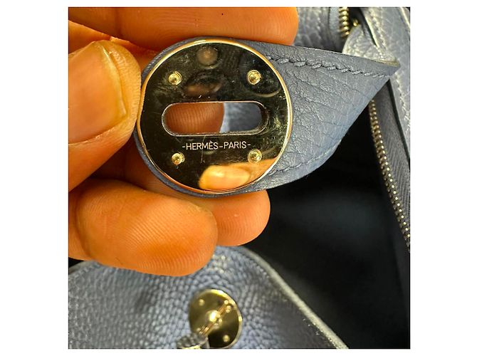 Borsa a tracolla Hermès Lindy 26 in pelle blu navy - vista 22