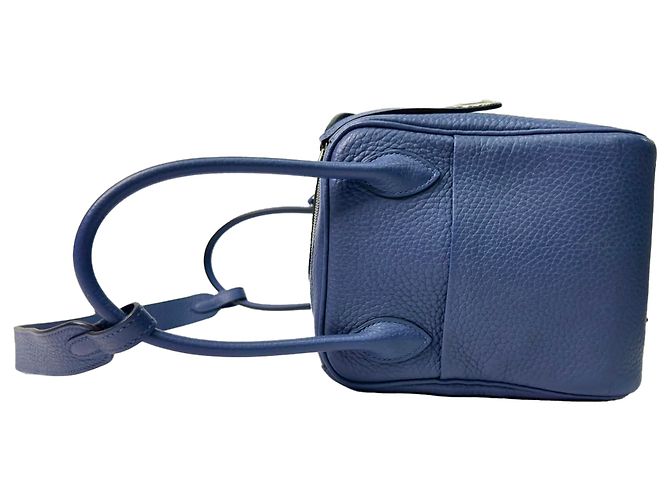 Borsa a tracolla Hermès Lindy 26 in pelle blu navy - vista 4