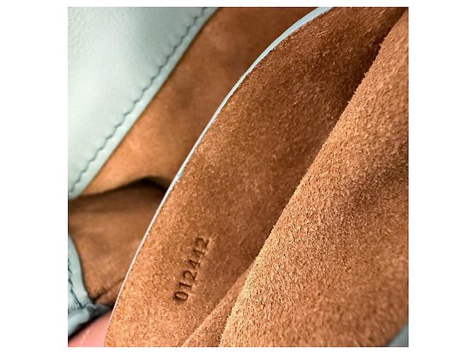 Borsa Pebble Pouch di Loewe in pelle di vitello verde - vista 10