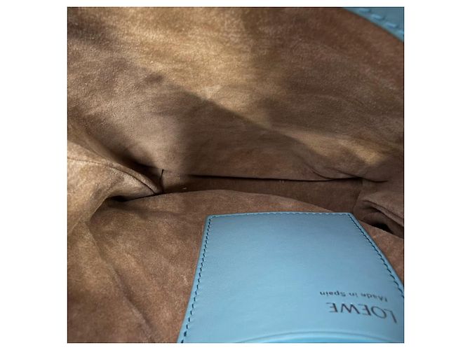 Borsa Pebble Pouch di Loewe in pelle di vitello verde - vista 3
