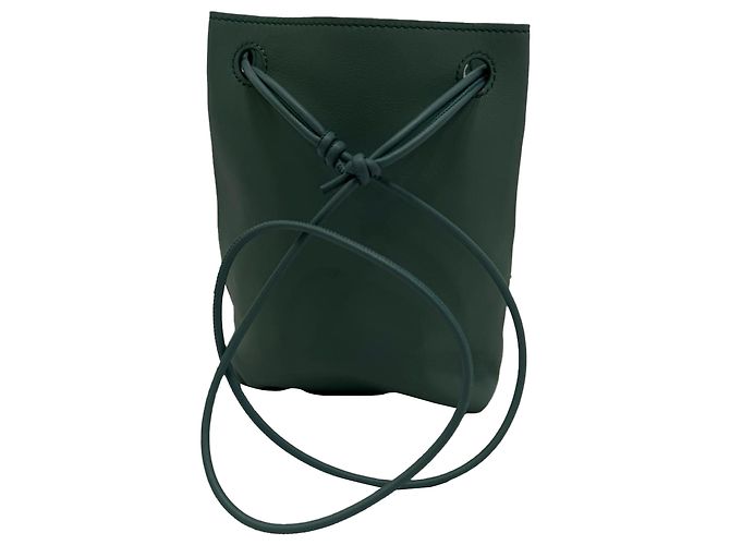 Borsa Pebble Pouch di Loewe in pelle di vitello verde - vista 5