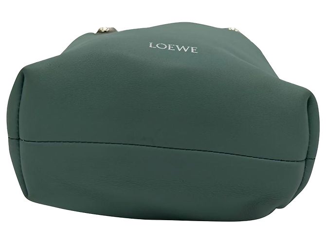 Borsa Pebble Pouch di Loewe in pelle di vitello verde - vista 7