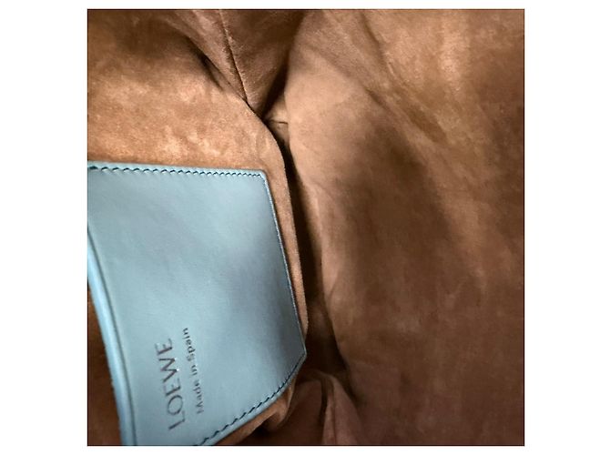 Borsa Pebble Pouch di Loewe in pelle di vitello verde - vista 9