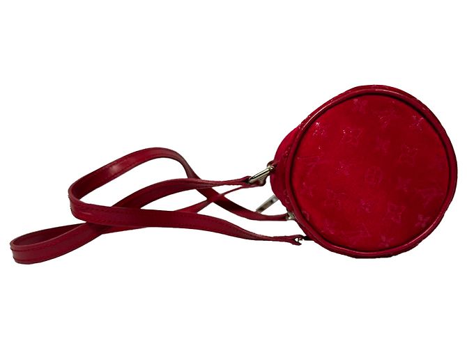 Borsa a tracolla Louis Vuitton Mini Papillon Barrel in raso rosso Bordò - vista 6
