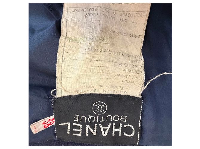 Timeless Chanel Gold Button Jacket in Navy Blue Wool - view 6
