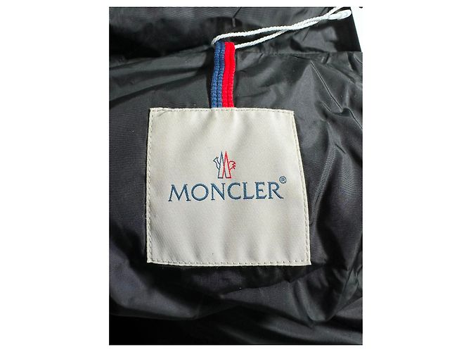 Jaqueta acolchoada Moncler Lioran com capuz em poliamida preta Preto - vista 14
