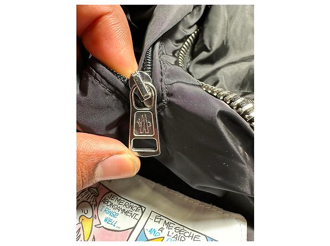 Jaqueta acolchoada Moncler Lioran com capuz em poliamida preta Preto - vista 22