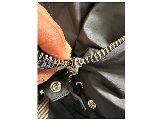 Jaqueta acolchoada Moncler Lioran com capuz em poliamida preta Preto - vista 23