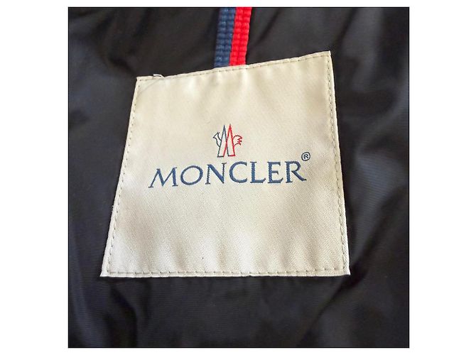 Jaqueta acolchoada Moncler Lioran com capuz em poliamida preta Preto - vista 4