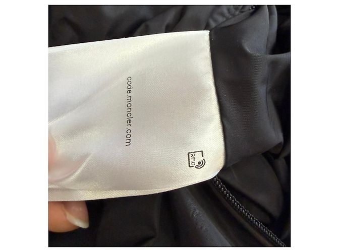 Jaqueta acolchoada Moncler Lioran com capuz em poliamida preta Preto - vista 8