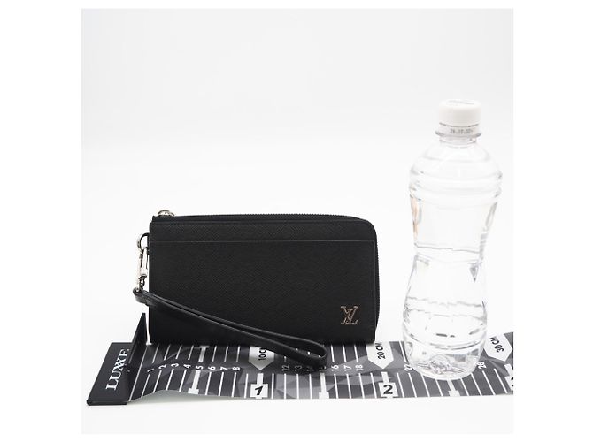 Portafoglio lungo Louis Vuitton Taiga Zippy Dragonne Noir Nero - vista 3