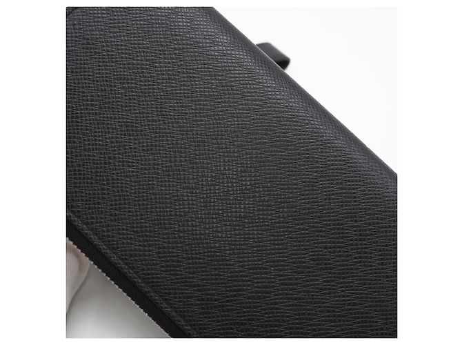 Portafoglio lungo Louis Vuitton Taiga Zippy Dragonne Noir Nero - vista 4