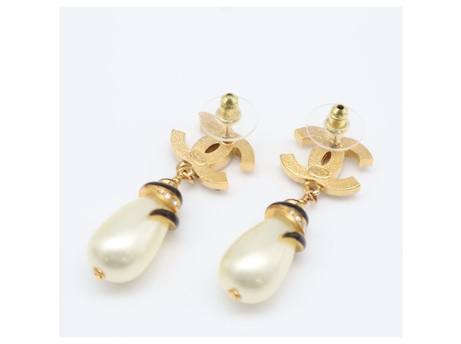 Orecchini Chanel Coco Mark in perle sintetiche Nero Bianco D'oro - vista 2
