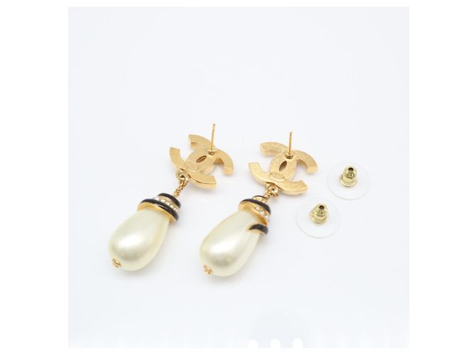 Orecchini Chanel Coco Mark in perle sintetiche Nero Bianco D'oro - vista 4