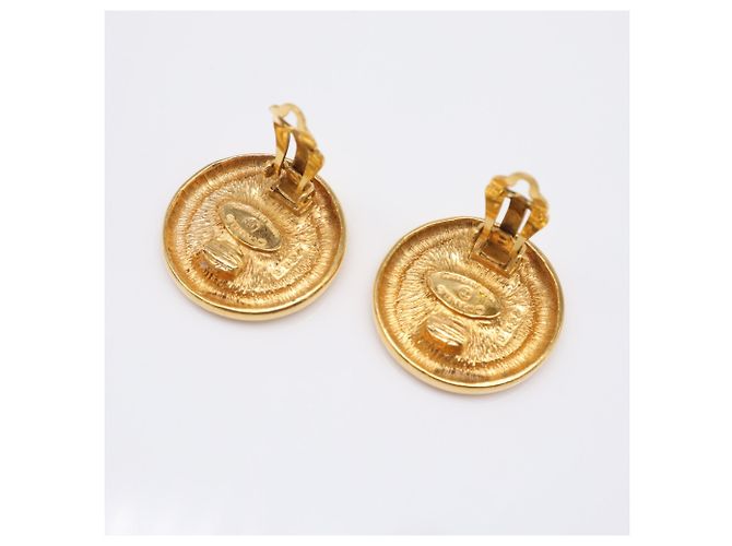 Orecchini a clip tondi Chanel Coco Mark D'oro - vista 4