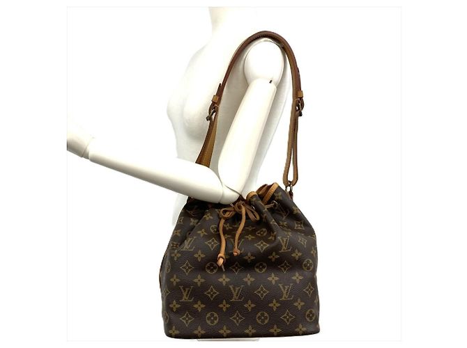 Noe Borsa a Spalla Louis Vuitton Petit Noé Marrone - vista 9