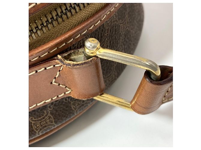 Céline Borsa a tracolla in pelle con motivo Macadam Celine Marrone - vista 5
