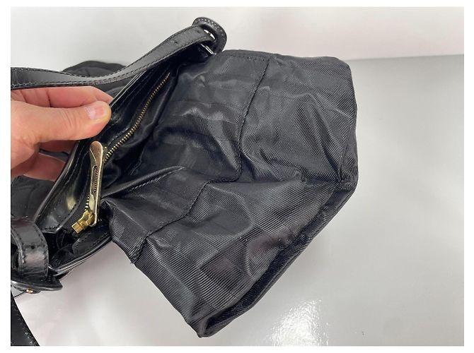 Burberry Bolsa de ombro em nylon acolchoado e couro Preto - vista 10