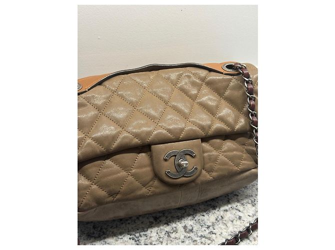 Chanel gesteppte Lederhandtasche mit Klappe Beige - Ansicht 2