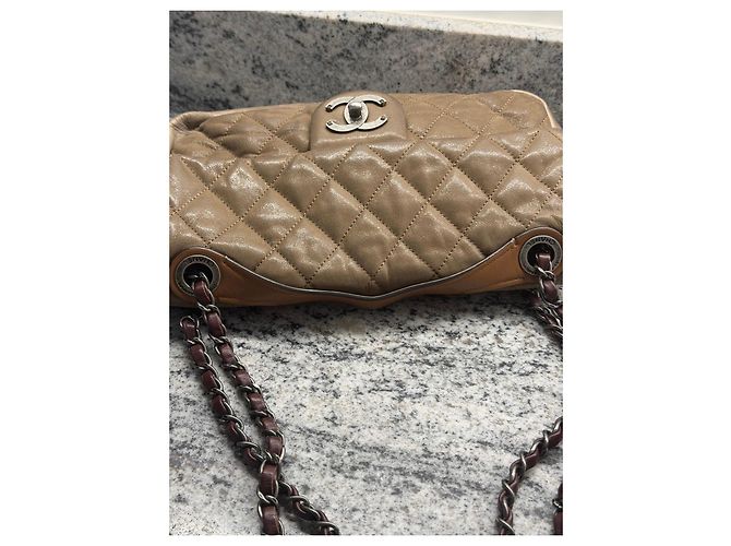 Chanel gesteppte Lederhandtasche mit Klappe Beige - Ansicht 5