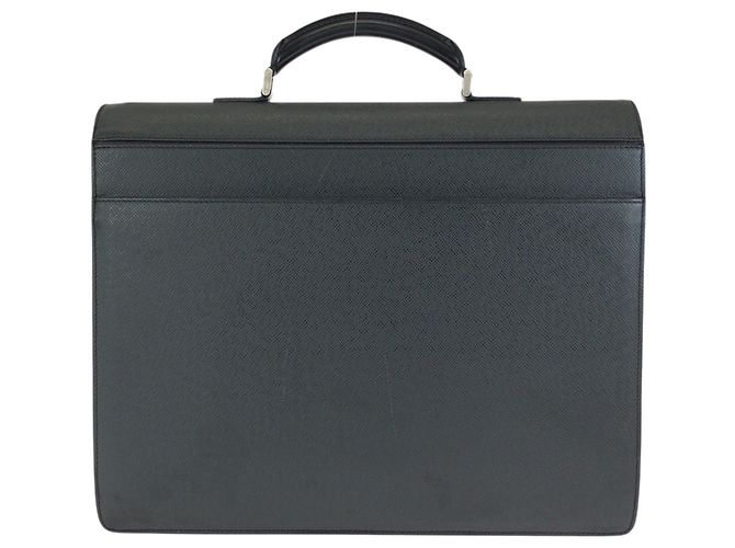 Valigetta in pelle nera Louis Vuitton Taiga Robusto 1 Nero - vista 2