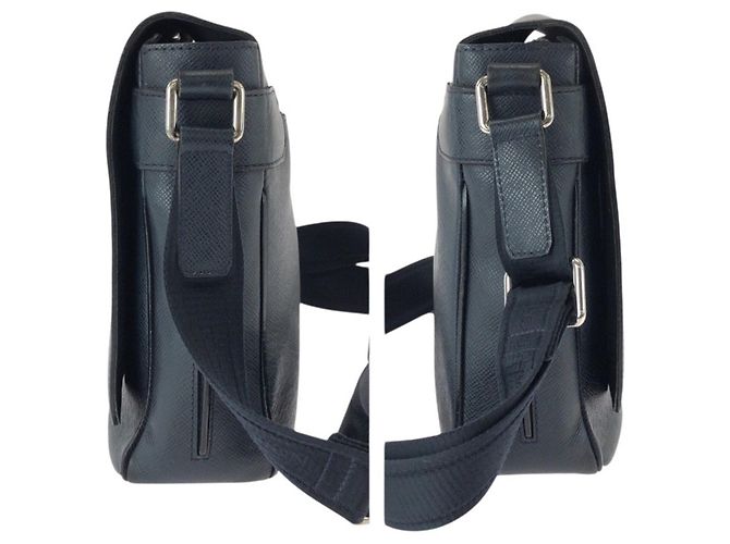 Borsa a tracolla Louis Vuitton Taiga Roman PM Navy in pelle Blu navy - vista 8