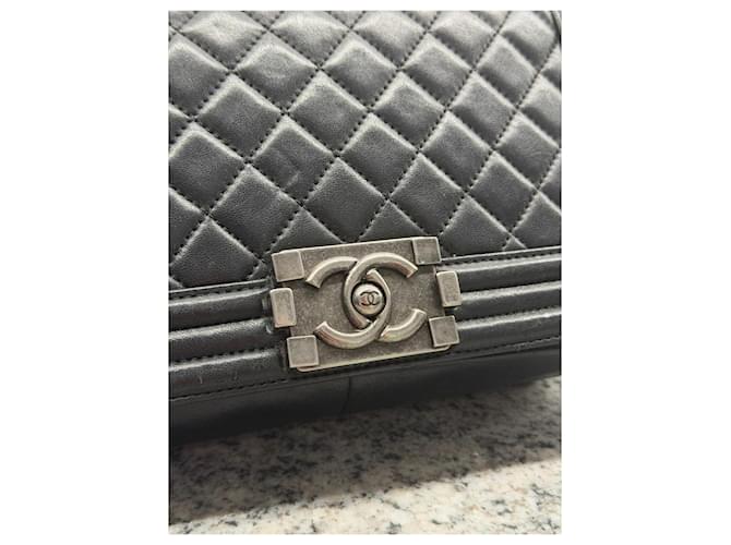 Chanel Borsa Boy Medium Nera Pelle Agnello Nero - vista 3