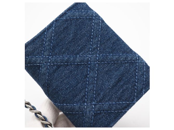 Mini pochette a catena in denim Chanel 19 Blu - vista 2