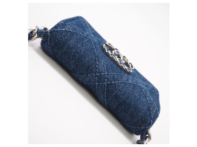 Mini pochette a catena in denim Chanel 19 Blu - vista 4