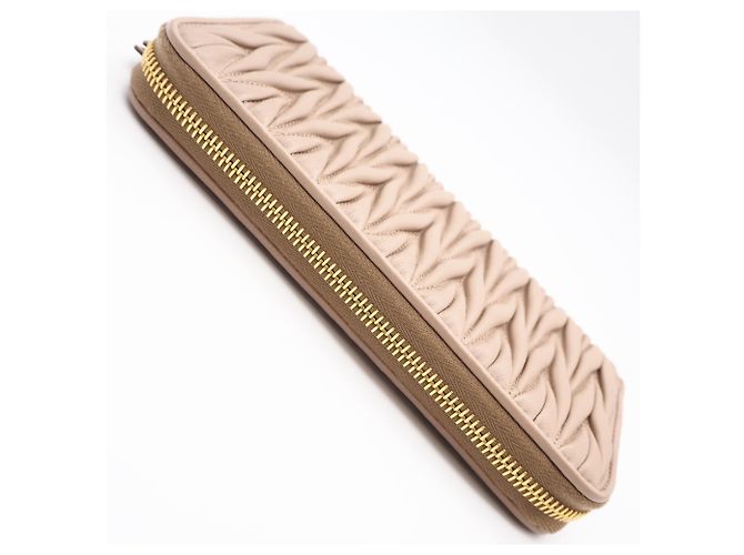 Cartera larga Miu Miu Matelassé Pink Beige - vista 4