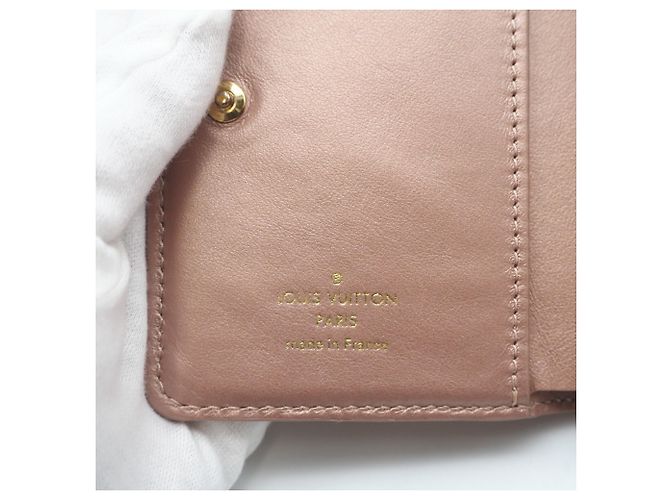 Louis Vuitton Monogramm-Prägung Portefeuille Lou Wallet Beige - Ansicht 15