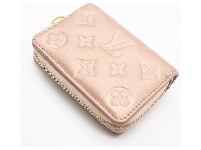 Louis Vuitton Monogramm-Prägung Portefeuille Lou Wallet Beige - Ansicht 2