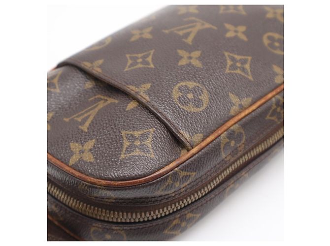 Borsa a tracolla Louis Vuitton Monogram Pochette Gange Marrone - vista 11