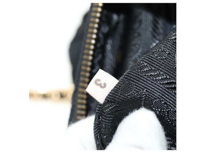 Borsa Tote con Catena PRADA Nylon Nero Oro Auth am12036V D'oro - vista 23