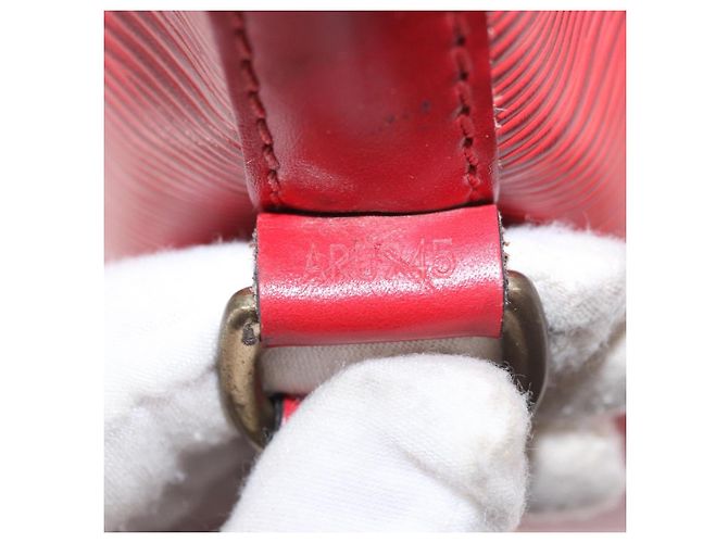 Borsa a Spalla LOUIS VUITTON Epi Petit Noe Rosso M44107 LV Auth 189153 - vista 12
