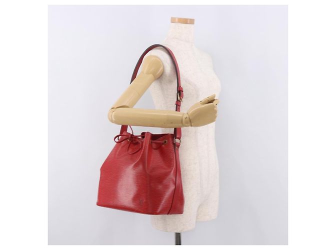 Borsa a Spalla LOUIS VUITTON Epi Petit Noe Rosso M44107 LV Auth 189153 - vista 20