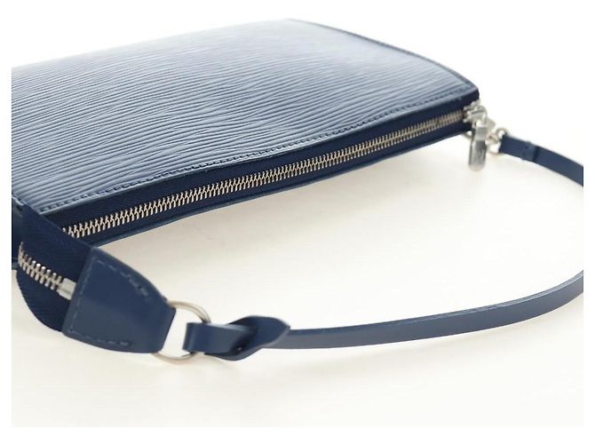 LOUIS VUITTON Epi Pochette Accessoires Pochette Blue M52945 LV Auth 189654V Azul - vista 6