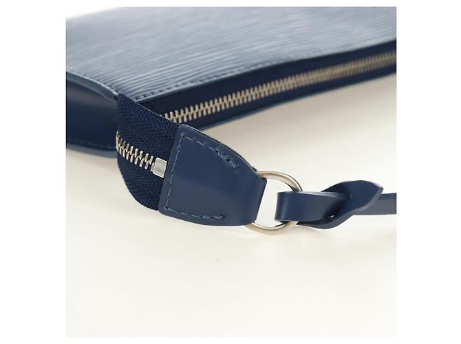 LOUIS VUITTON Epi Pochette Accessoires Pochette Blue M52945 LV Auth 189654V Azul - vista 8